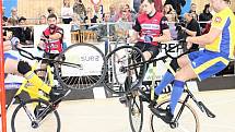 V Letovicích se konalo mistrovství republiky v sálové cyklistice. Novými českými šampiony v kolové jsou otec a syn Jiří Hrdličkovi.