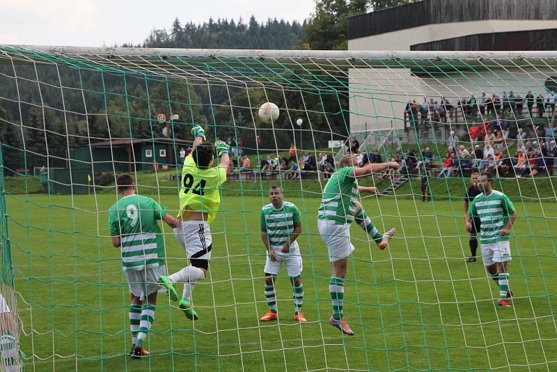 Fotbalisté Jedovnic porazili Rájec 2:0 a vedou tabulku.