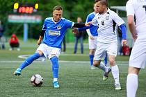 Blanensko (v modrém Jan Koudelka) v Superlize malého fotbalu dvakrát obrátilo duel s Olomoucí a zajistilo si čtvrtfinále play-off.