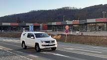 V Blansku dělníci dokončují obchodní centrum v ulici Poříčí. Otevřít by mělo na začátku letních prázdnin.