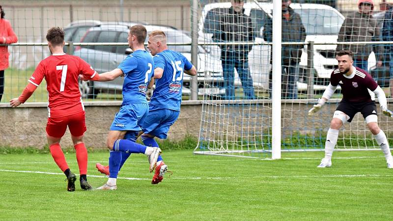 Blanenští fotbalisté (v červeném) remizovali na domácím hřišti s Otrokovicemi 1:1.