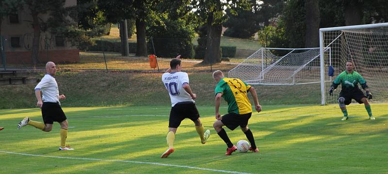 Fotbalisté Jedovnic v prvním kole krajského poháru prohráli s Ráječkem 1:5.