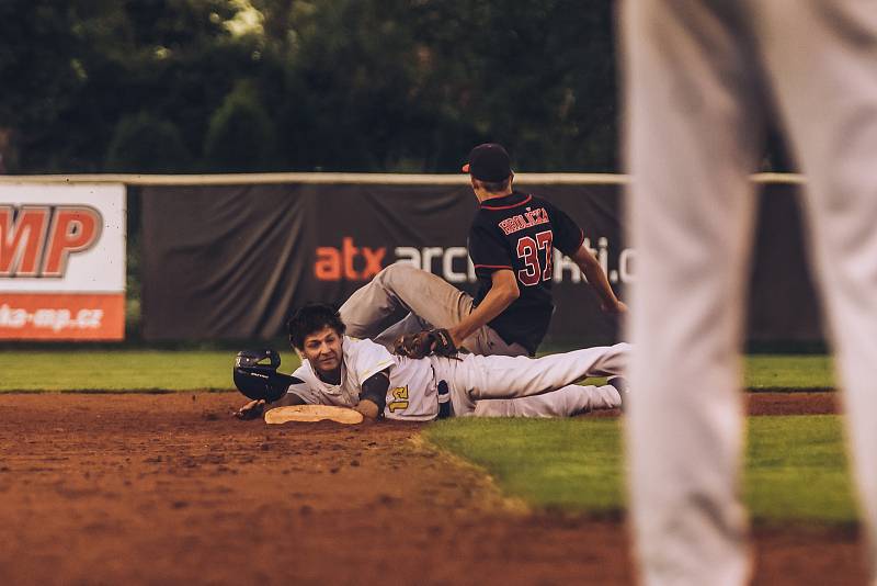 Baseball - nadstavba o extraligu: Olympia Blansko (v bílém) - SaBaT Praha (v černém) 1:2 - 31. července