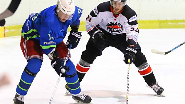 V okresním derby krajské hokejové ligy prohráli Dynamiters Blansko (modré dresy) s Minervou Boskovice 2:5.