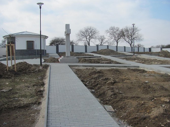 Ve Vavřinci postavili nový hřbitov. Obyvatelé od června nebudou muset blízké pohřbívat v okolních obcích.