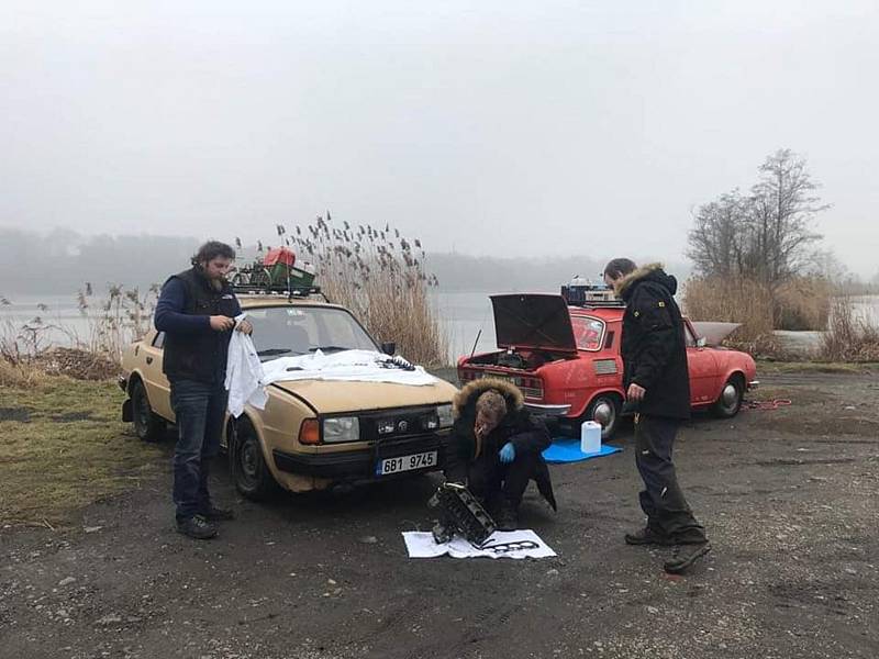 Automechanik Jan Černý ze Žďáru projel ve staré Škodě 100 z roku 1976 s přáteli Evropu. Naposledy byli nadšenci z komunity Stovkou sem a tam ve Finsku.