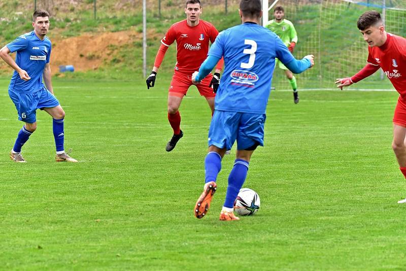 Blanenští fotbalisté (v červeném) remizovali na domácím hřišti s Otrokovicemi 1:1.