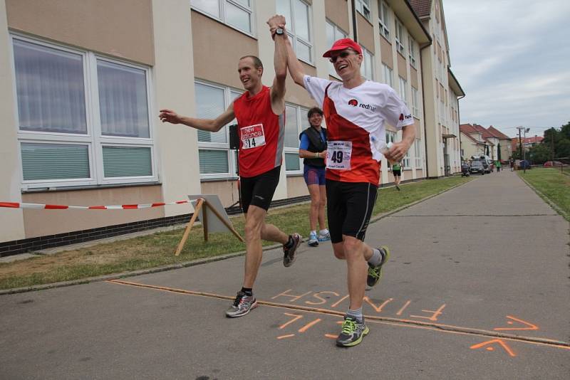 Tři sta kilometrů v sedmi dnech zvládli účastníci Moravského ultramaratonu. V sobotu doběhli do cíle v Lomnici u Tišnova.