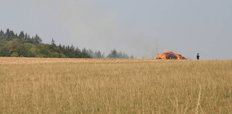 Ve středu po půl desáté dopoledne zasahovali hasiči u požáru stohu v obci Kunice na Kunštátsku.