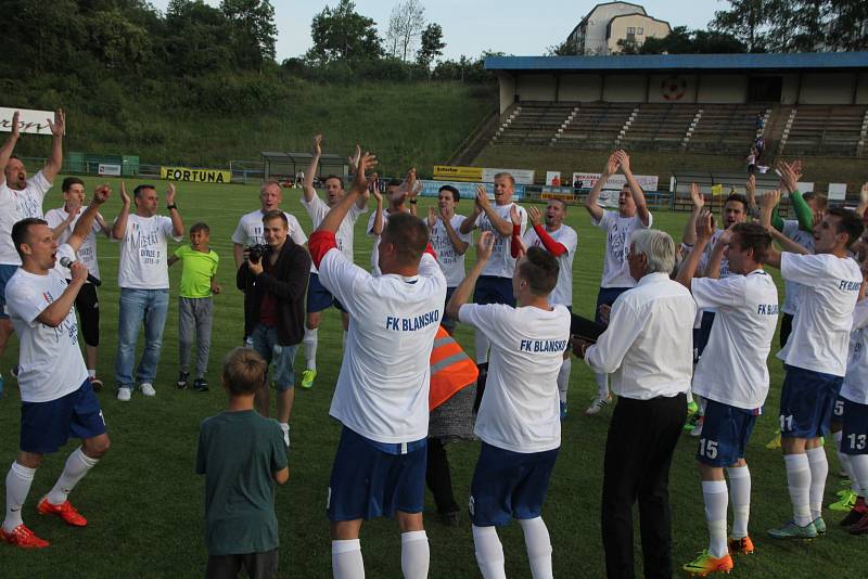 Fotbalisté Blanska porazili v posledním zápase sezony Polnou 3:1 a oslavili vítězství v divizi D. Zápas sledovala rekordní divácká návštěva 1 085 lidí.