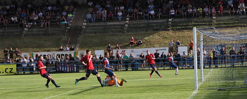 Fotbalisté Blanska porazili v posledním zápase sezony Polnou 3:1 a oslavili vítězství v divizi D. Zápas sledovala rekordní divácká návštěva 1 085 lidí.