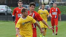 Fotbalisté Bořitova (ve žlutém) porazili doma v I. A třídě rezervu Líšně 2:1. Po gólech Fojta a Janíčka.