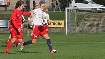 Fotbalisté Boskovic (v bílém) remizovali doma s favorizovanou Moravskou Slavií Brno 4:4. Domácí přitom ještě dvě minuty před koncem vedli 4:2. O výhru přišli až v nastavení.