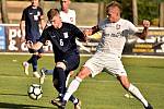 Ve druhém kole Moravskoslezské divize D vyhráli fotbalisté Blanska (modré dresy) v Lanžhotě 1:0.