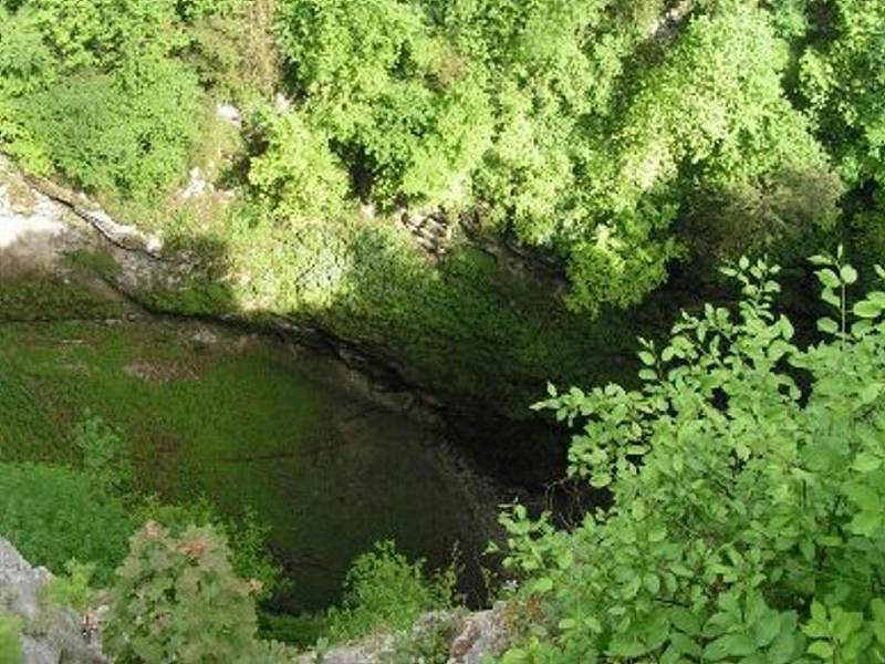 Propast Macocha i celý Moravský kras láká obrovské množství turistů nejen z České republiky ale i ze zahraničí.