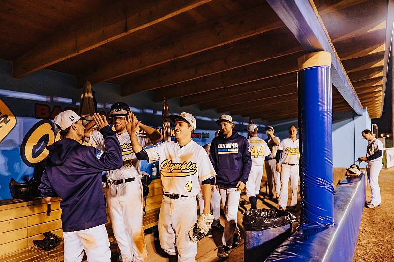 Blanenští baseballisté (v bílém) se zachránili v české extralize, když porazili tým Sokolu Hluboká.