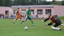 Blanenští hráči (v oranžovém) předvedli atraktivní ofenzívní fotbal.