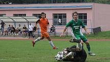 Blanenští hráči (v oranžovém) předvedli atraktivní ofenzívní fotbal.