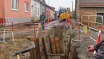 Opravy uzavřely ulici Komenského v Blansku. Auta těžší než 3,5 tuny musí jezdit přes Olešnou