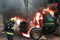 Požár lesního stroje v Jedovnicích na Blanensku.