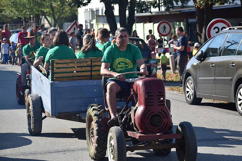 Rajhradičtí pořádali v sobotu tradiční traktoriádu. Se spanilou jízdou obcí.