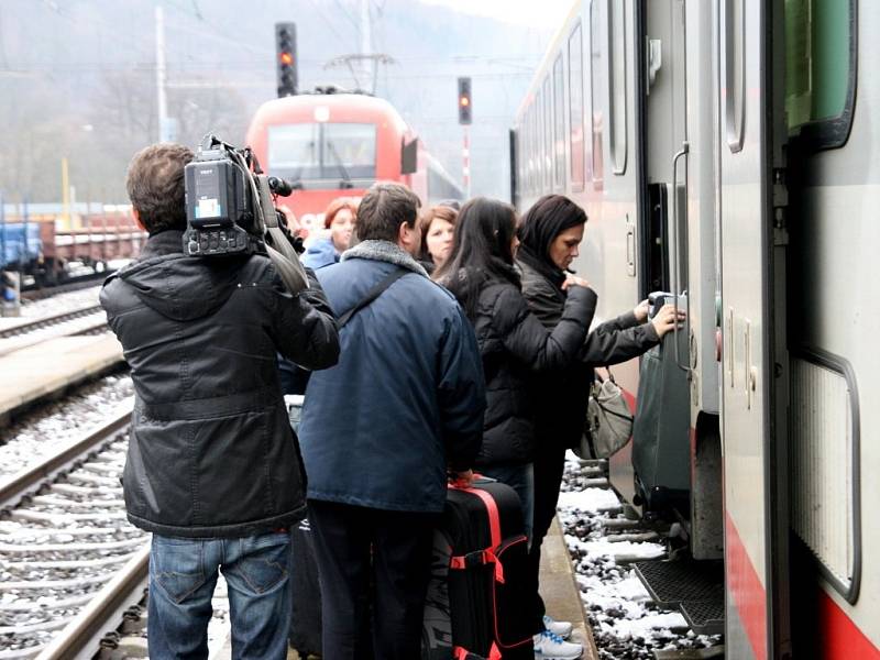 V pondělí před jedenáctou hodinou dopoledne došlo v železniční stanici Adamov nádraží k mimořádné situaci na trati. Vlak Eurocity vjel na kolej, na které stál osobní vlak. Vlak zastavil asi třicet metrů od něj.