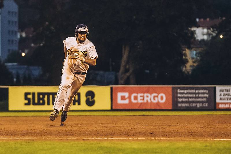 Baseball - nadstavba o extraligu: Olympia Blansko (v bílém) - SaBaT Praha (v černém) 1:2 - 31. července