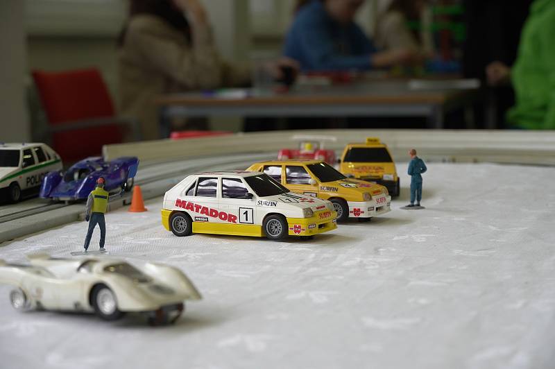 Blanenští skauti pozvali děti k závodům na maxi autodráze.