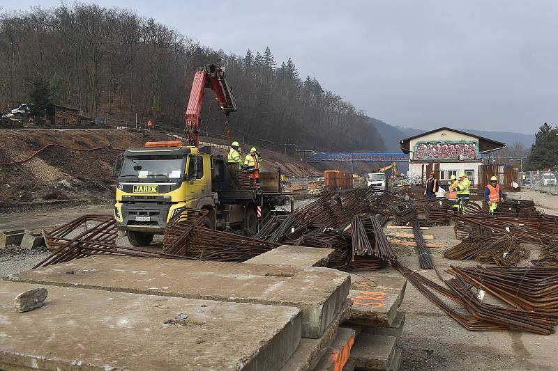 Rekonstrukce železničního koridoru mezi Brnem a Blanskem za šest miliard korun je v plném proudu (na snímku prostor adamovského nádraží).
