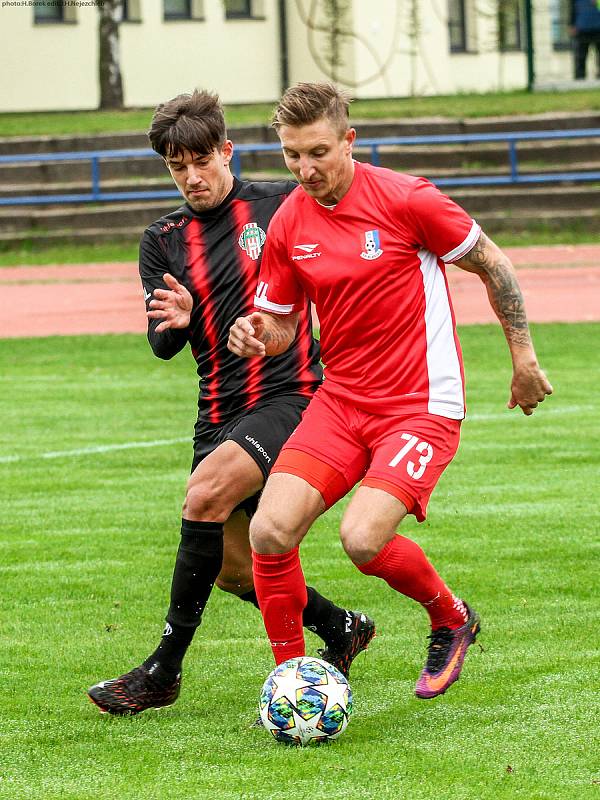 Blanenští fotbalisté (v červeném) v neděli podlehli Viktorii Žižkov 1:2. Foto: FK Blansko