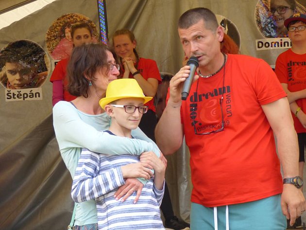 Roman Jančiar z Lysic společně s manželkou a týmem dobrovolníků ze spolku Prosen organizují největší charitativní akci pod širým nebem svého druhu v republice. You Dream We Run. Letos se poběží v Blansku už poosmé.