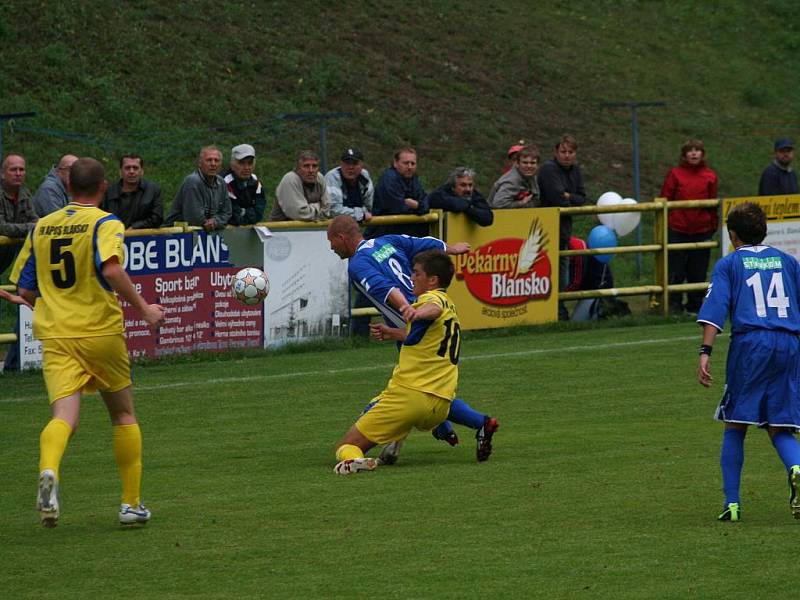 Fotbalisté Blanska remizovali s Boskovicemi 0:0. Kapitán domácích Libor Němec neproměnil v prvním poločase penaltu.