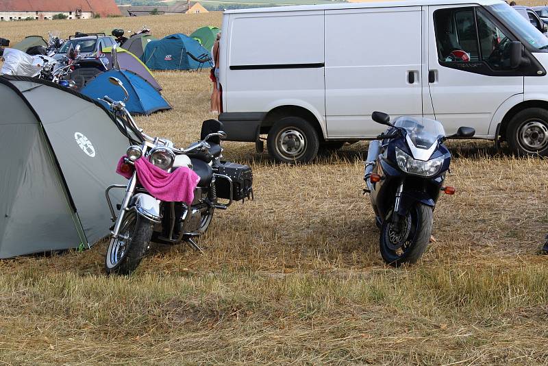 Motocykly návštěvníků.