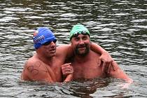 V sobotu se na blanenské přehradě Palava uskutečnil závod Českého poháru v zimním plavání. Byly tři stupně nad nulou a voda měla pět stupňů.