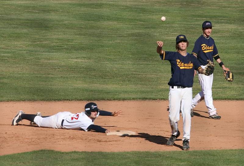 Juniorský výběr blanenských baseballistů obsadil na mistrovství republiky pátou příčku. Black Hill prohráli na turnaji všechna čtyři utkání. Ztratili i dobře rozehraný zápas s Arrows Ostrava, ve kterém nakonec podlehli 9:8.