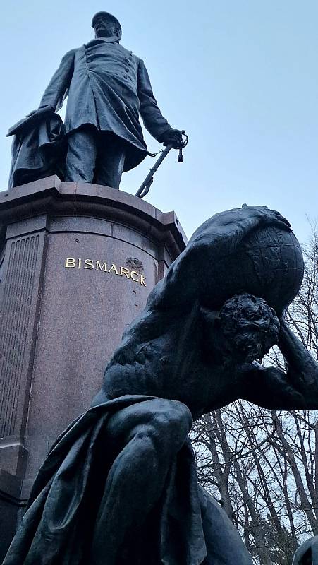 Bismarckův památník je prominentní pamětní socha v Berlíně věnovaná princi Otto von Bismarckovi, ministerskému prezidentovi Pruského království a prvnímu kancléři Německé říše.