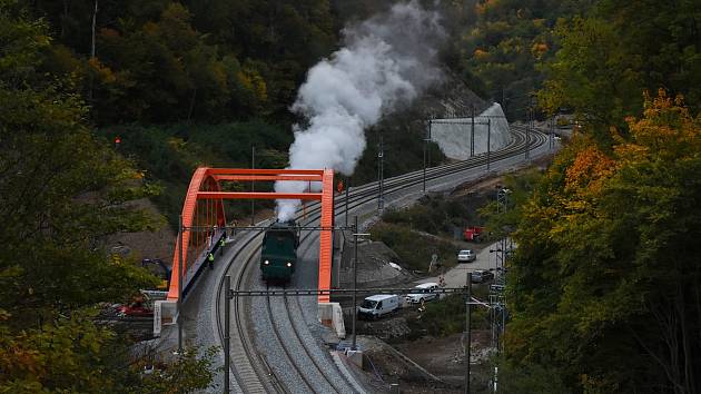 Proměna železničních mostů u Adamova na Blanensku při rekonstrukci železničního koridoru Brno - Blansko.