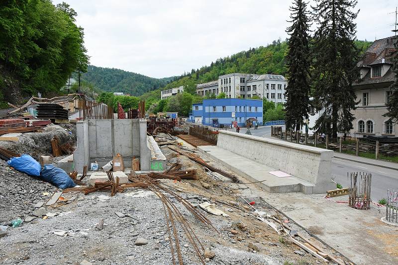 Rekonstrukce železnice v Adamově a jeho okolí.