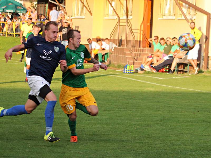 Ve 2. kole krajského přeboru fotbalisté Olympie Ráječko (zelené dresy) porazili FK Mutěnice 3:1.