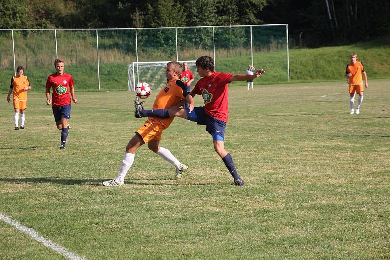 Blanenští fotbalisté si v derby s Boskovicemi nechali po raketovém nástupu dát tři góly a po festivalu neproměněných tutovek byli rádi za bod.