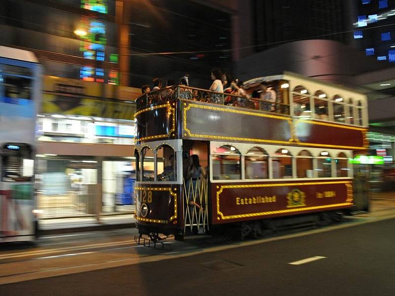 dopravu po Hong Kongu zajišťuje několik linek dvoupatrových tramvají