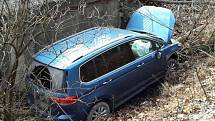 Zranění si vyžádala nehoda mezi Černou Horou a Milonicemi. Auto sjelo do příkopu