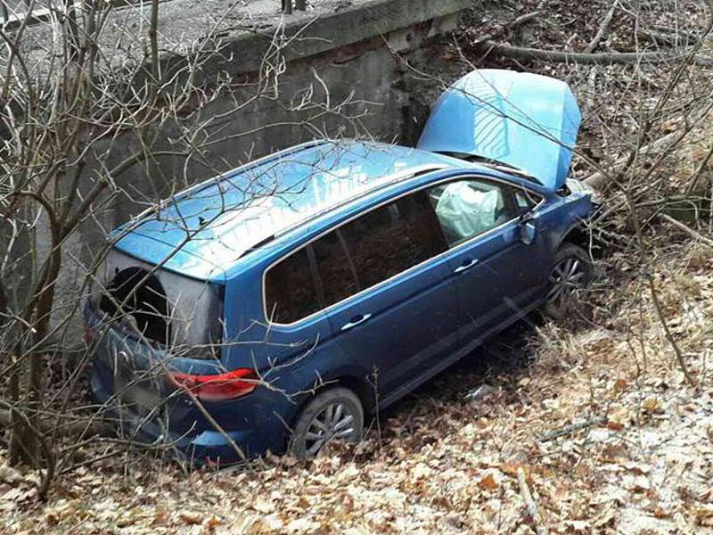 Zranění si vyžádala nehoda mezi Černou Horou a Milonicemi. Auto sjelo do příkopu