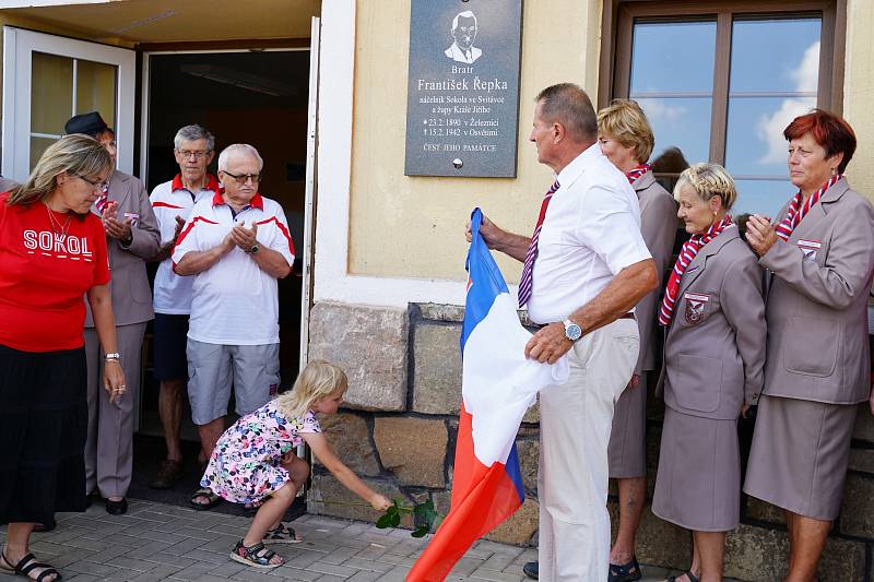 Z odhalení pamětní desky Františkovi Řepkovi ve Svitávce.