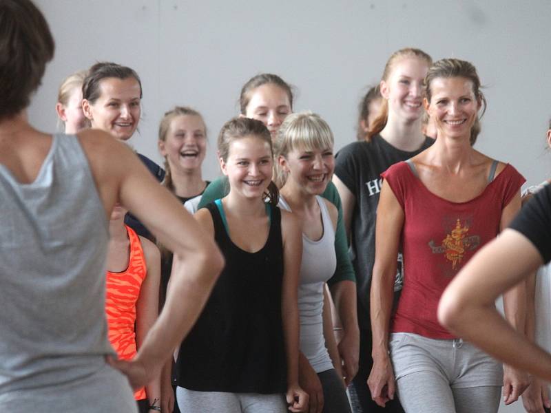 Letní semináře tance mají v areálu Vyšší odborné školy ekonomické a zdravotnické v boskovické Hybešově ulici dlouholetou tradici.