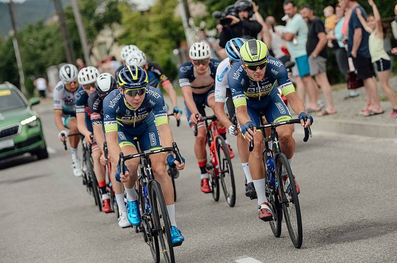 Český cyklista Dominik Neuman závodí v dresu Elkov-Kasper.