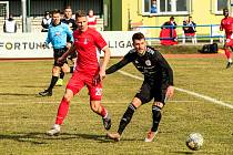 Blanenští fotbalisté (v červeném) na úvod jarní části FORTUNA:NÁRODNÍ LIGY porazili Třinec 2:0.