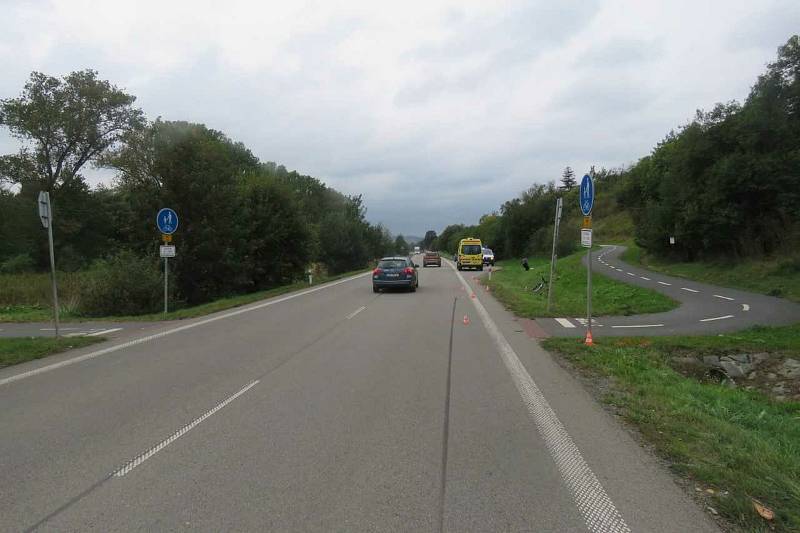 Střety cyklisty a motorkáře zkomplikoval dopravu na několik desítek minut.