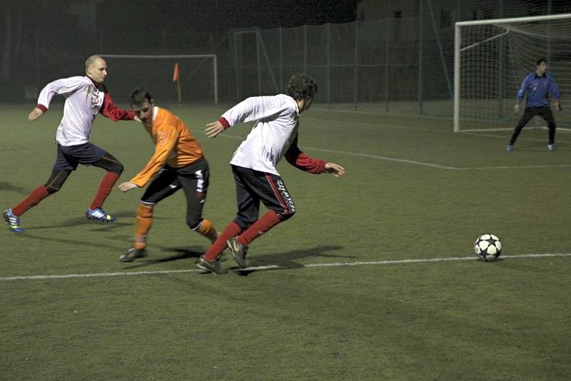 Boskovičtí fotbalisté v zápase s Kunštátem, který prohráli 0:5. Kunštát turnaj suverénně vyhrál.