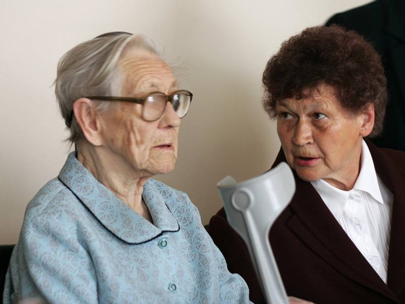 Své životní jubileum si užila Marie Šebelová. Sto let oslavila s třemi dcerami a dalšími členy rodiny.